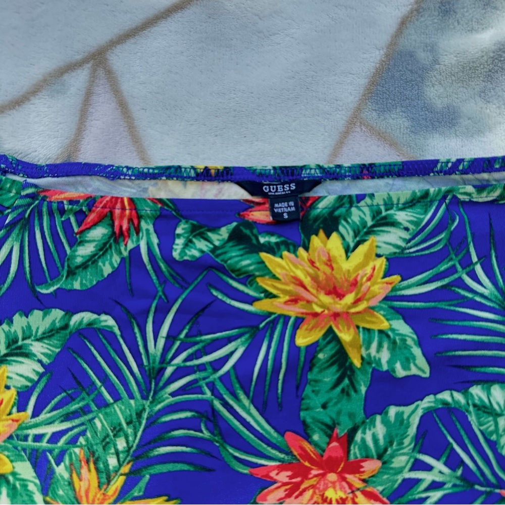 New Guess 🌸 Floral woman’s Shoulder off Top blue, green and orange, Size Small - Picture 4 of 6